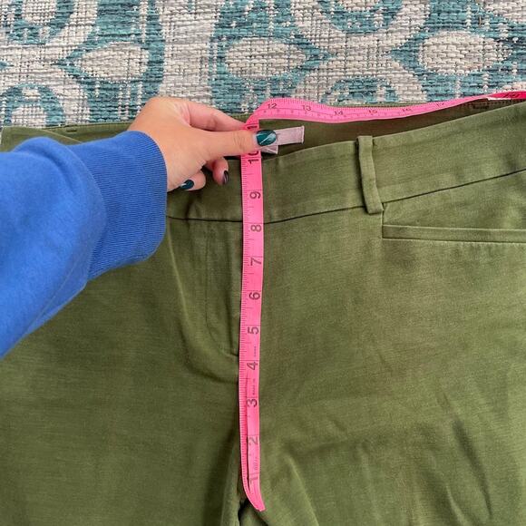 LOFT Marisa Fit Olive Green Capri Pants with Cuffed Hem & Belt - Size 10 - Picture 8 of 10